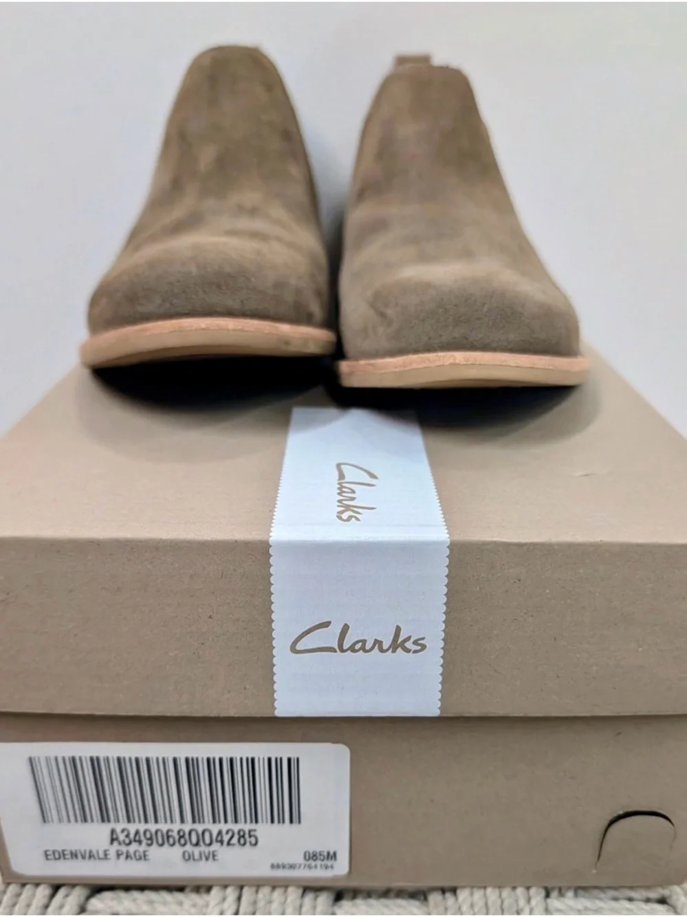 Clarks Edenvale Page Olive Suede Chelsea Booties – Women’s Size 8.5M